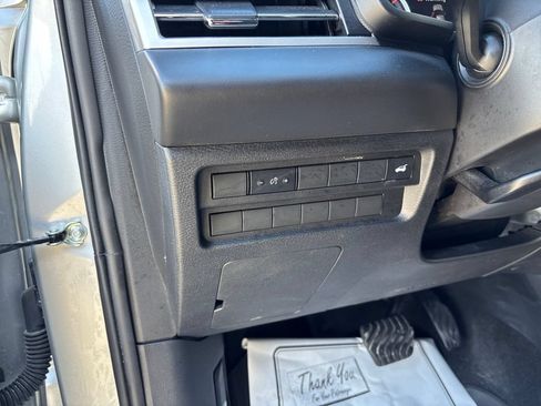 Used 2024 Mitsubishi Outlander SE Black Edition AWD/4WD image 11