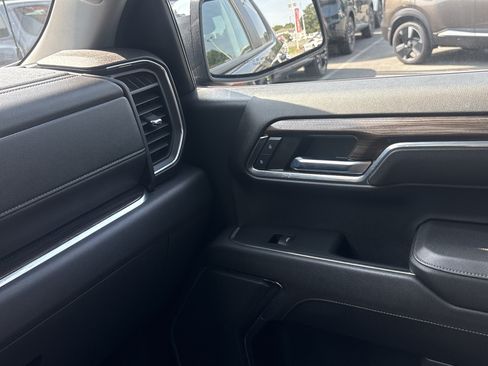 Used 2023 Chevrolet Silverado 1500 LT AWD/4WD image 25
