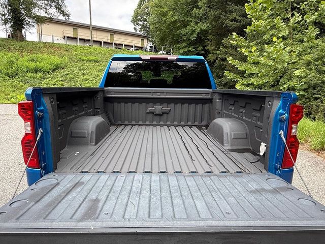 Used 2022 Chevrolet Silverado 1500 LT AWD/4WD image 8