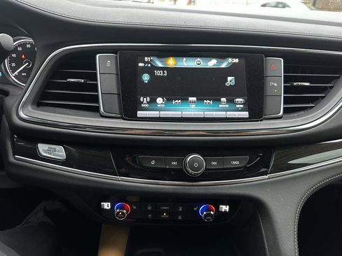 Used 2018 Buick Enclave Essence image 33