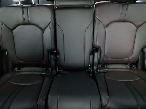 Used 2025 Honda Pilot Black Edition image 13