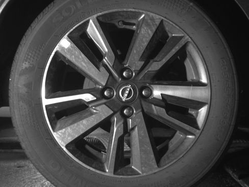 Used 2025 Nissan Versa SV FWD image 18