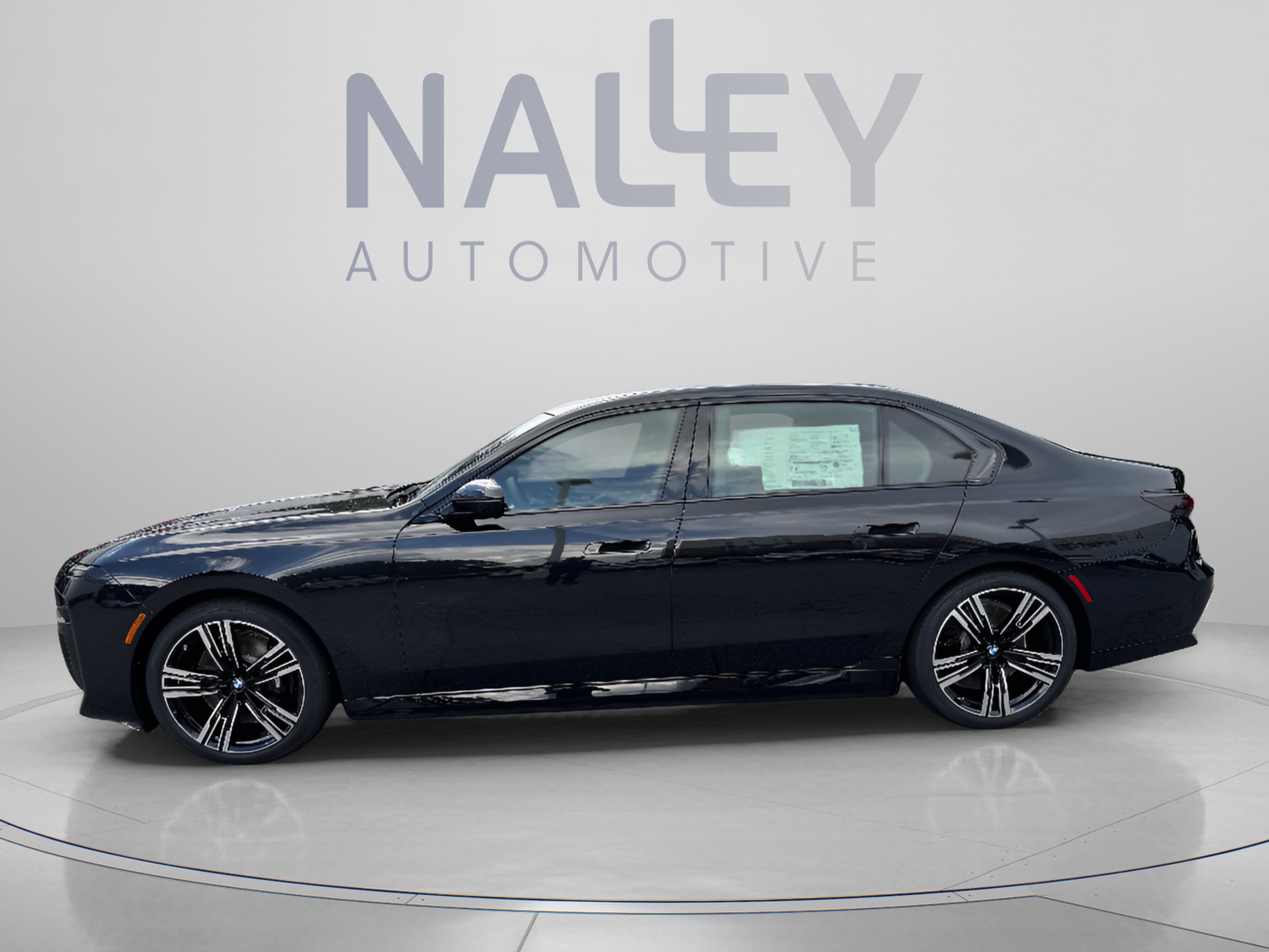 Used 2026 BMW i7 eDrive50 w/ M Sport Package RWD image 2