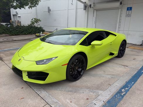 Used 2019 Lamborghini Huracan LP 580-2 RWD image 2