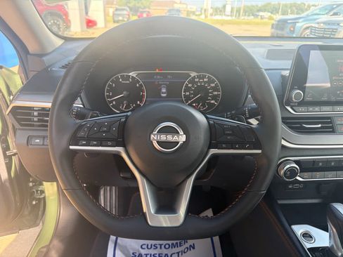 Used 2025 Nissan Altima 2.5 SR AWD/4WD image 14