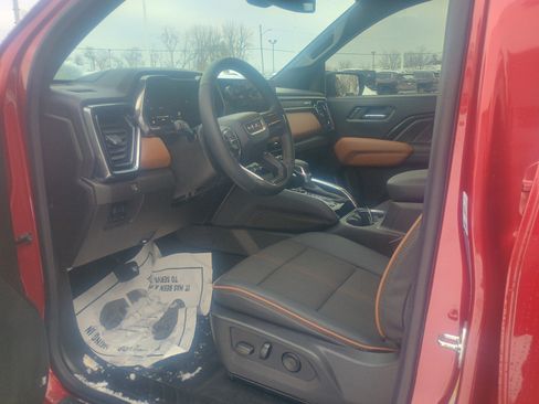 Used 2024 GMC Canyon AT4 w/ Technology Package image 17