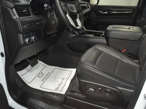 Used 2024 GMC Yukon XL Denali AWD/4WD image 40