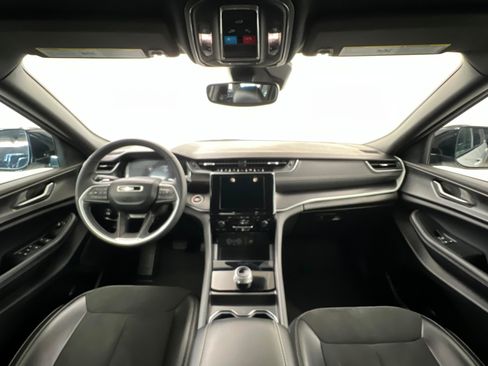 Used 2024 Jeep Grand Cherokee L Altitude image 10