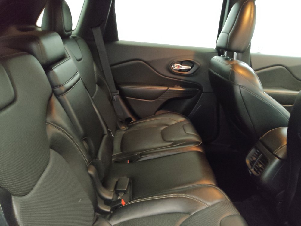 Used 2015 Jeep Cherokee Limited w/ Luxury Group AWD/4WD image 19