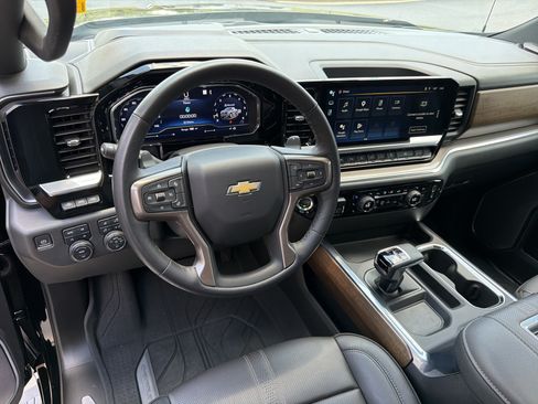 Used 2022 Chevrolet Silverado 1500 High Country w/ High Country Premium Package AWD/4WD image 22