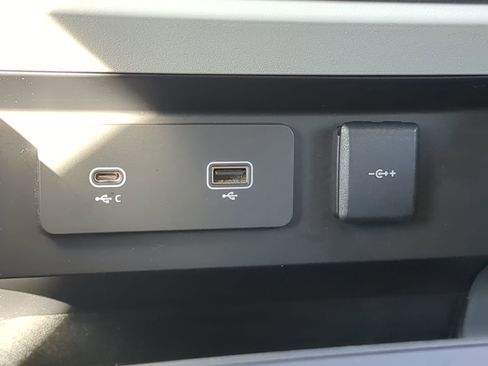 Used 2022 Land Rover Defender 110 SE image 54