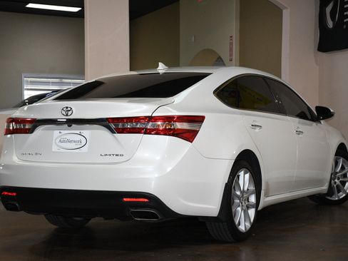 Used 2013 Toyota Avalon Limited w/ Technology Pkg FWD image 5