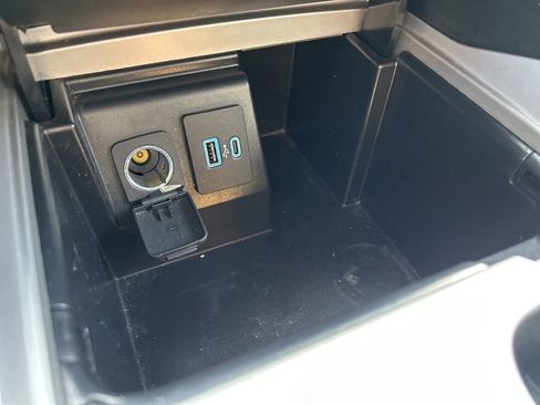 Used 2023 Ford Explorer XLT w/ Equipment Group 202A image 35