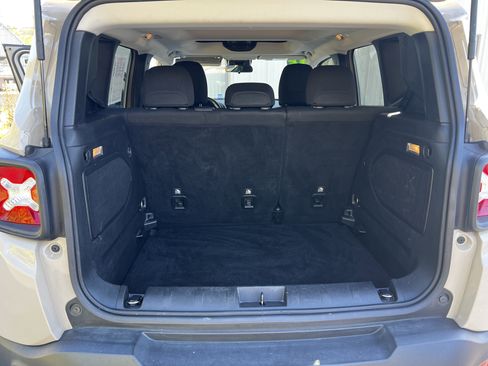 Used 2015 Jeep Renegade Latitude w/ Cold Weather Group II image 9