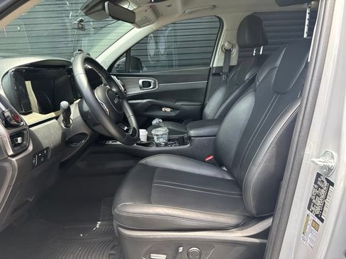 Used 2023 Kia Sorento EX w/ Panoramic Sunroof Package FWD image 5