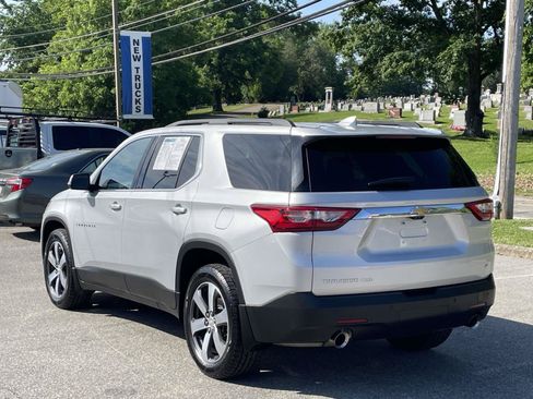 Used 2021 Chevrolet Traverse LT w/ LT Premium Package AWD/4WD image 5