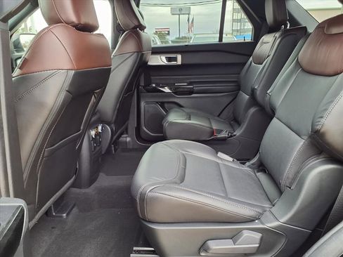 Used 2022 Ford Explorer Platinum w/ Equipment Group 601A image 12