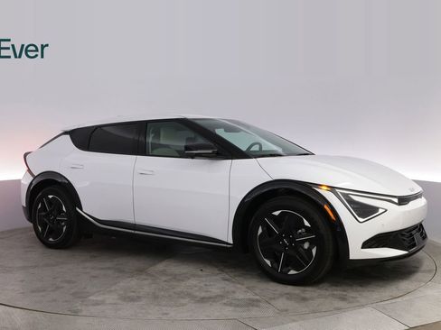 Used 2025 Kia EV6 Wind image 14