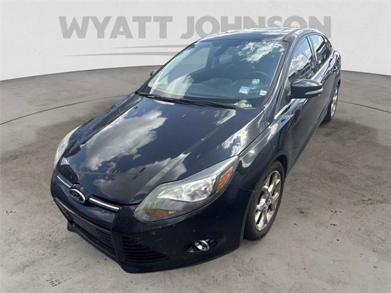 Used 2012 Ford Focus Titanium image 1