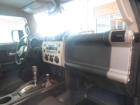 Used 2014 Toyota FJ Cruiser 4WD w/ Upgrade Package image 27