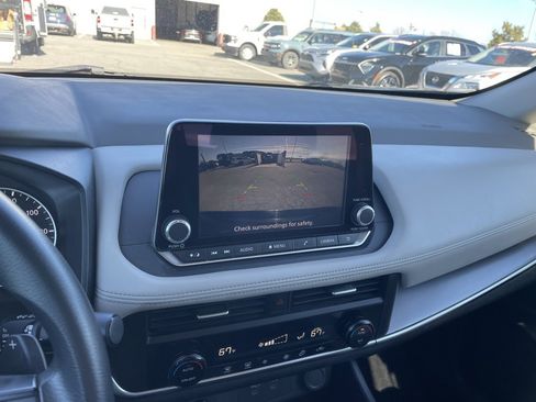 Used 2024 Nissan Rogue SV image 17