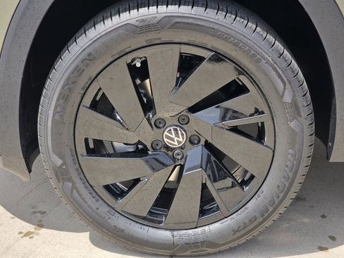 New 2026 Volkswagen Atlas SE FWD image 8
