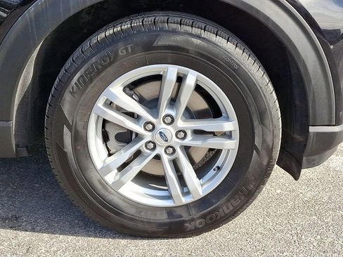 Used 2023 Ford Explorer XLT image 8