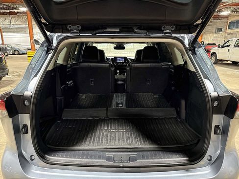 Used 2023 Toyota Highlander XLE image 11