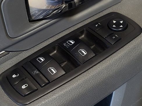 Used 2018 RAM 1500 Classic SLT RWD image 27