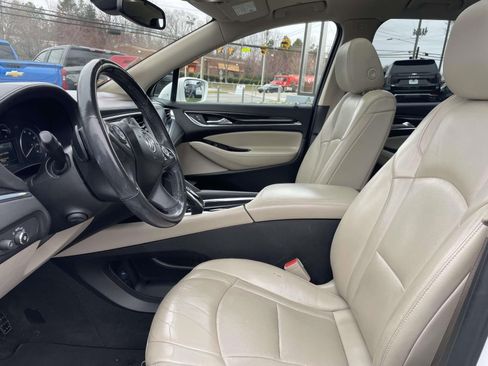 Used 2019 Buick Enclave Premium w/ LPO, Luxury Package image 17