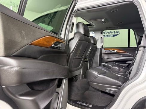 Used 2019 Cadillac Escalade Luxury image 15