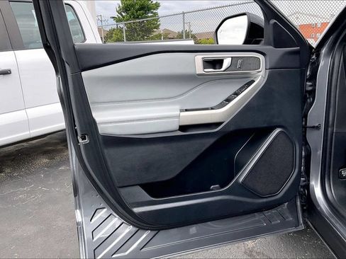 Certified 2022 Ford Explorer XLT w/ Equipment Group 202A AWD/4WD image 22