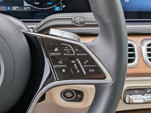 Certified 2025 Mercedes-Benz GLS 450 4MATIC image 16