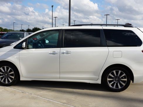 Used 2020 Toyota Sienna Limited Premium image 5