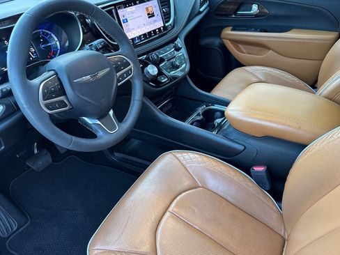 Used 2022 Chrysler Pacifica Pinnacle FWD image 12