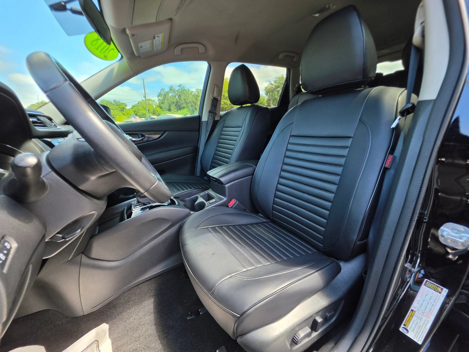Used 2018 Nissan Rogue SV AWD/4WD image 15