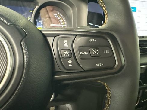 Used 2024 Jeep Wrangler Unlimited AWD/4WD image 15