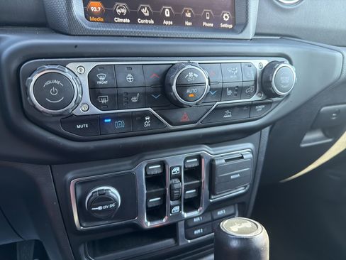 Used 2023 Jeep Wrangler Sahara w/ Cold Weather Group image 20