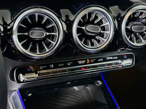 Used 2025 Mercedes-Benz GLA 250 image 23