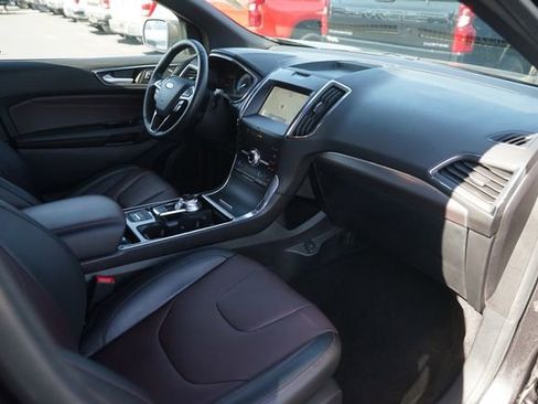 Used 2020 Ford Edge Titanium w/ Equipment Group 301A FWD image 18