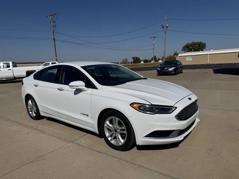 Used 2018 Ford Fusion SE w/ Equipment Group 602A image 4