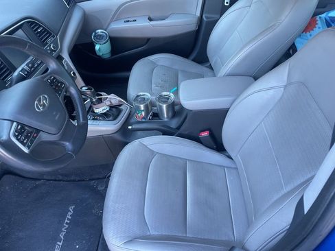 Used 2017 Hyundai Elantra Limited image 6