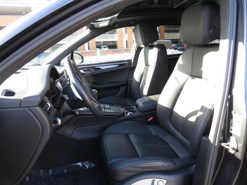 Used 2019 Porsche Macan image 16