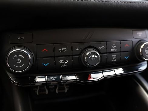Used 2022 Dodge Durango SXT w/ Blacktop Package AWD/4WD image 38