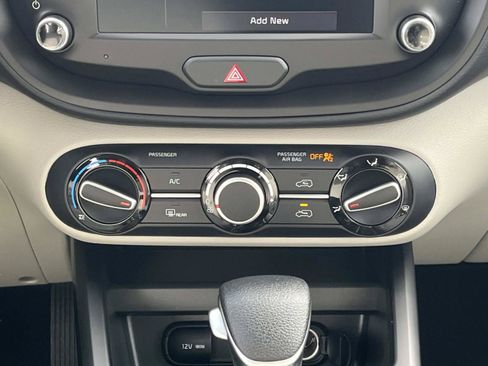 New 2025 Kia Soul LX w/ LX Technology Package FWD image 15