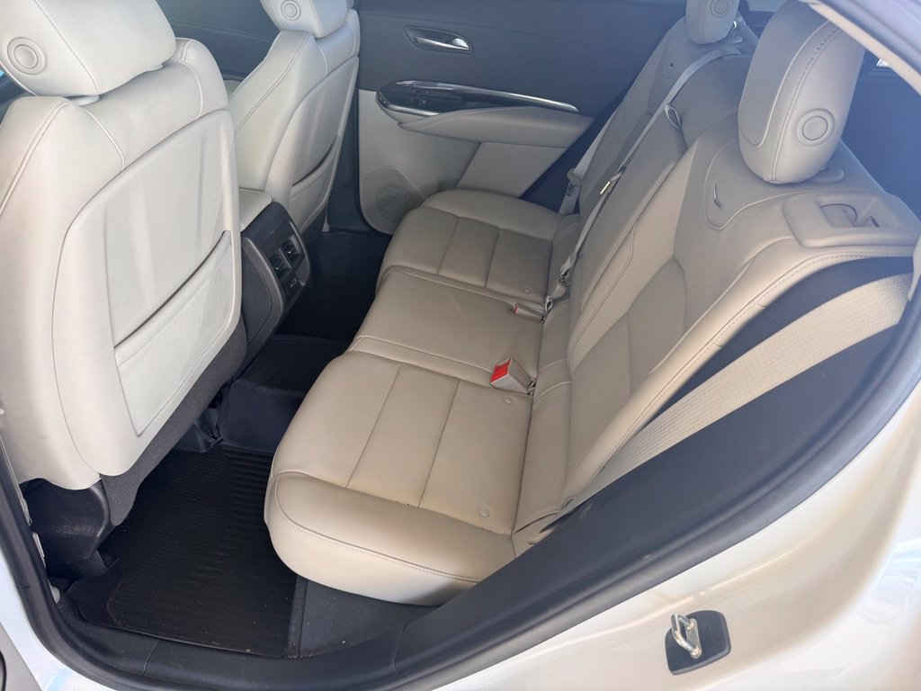 Used 2021 Cadillac XT4 Luxury w/ Cold Weather Package FWD image 13