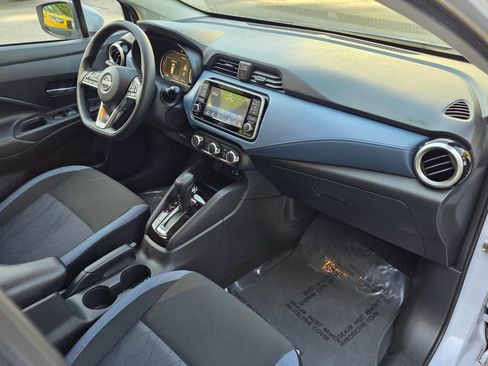 Used 2025 Nissan Versa SV w/ Trunk Package image 28
