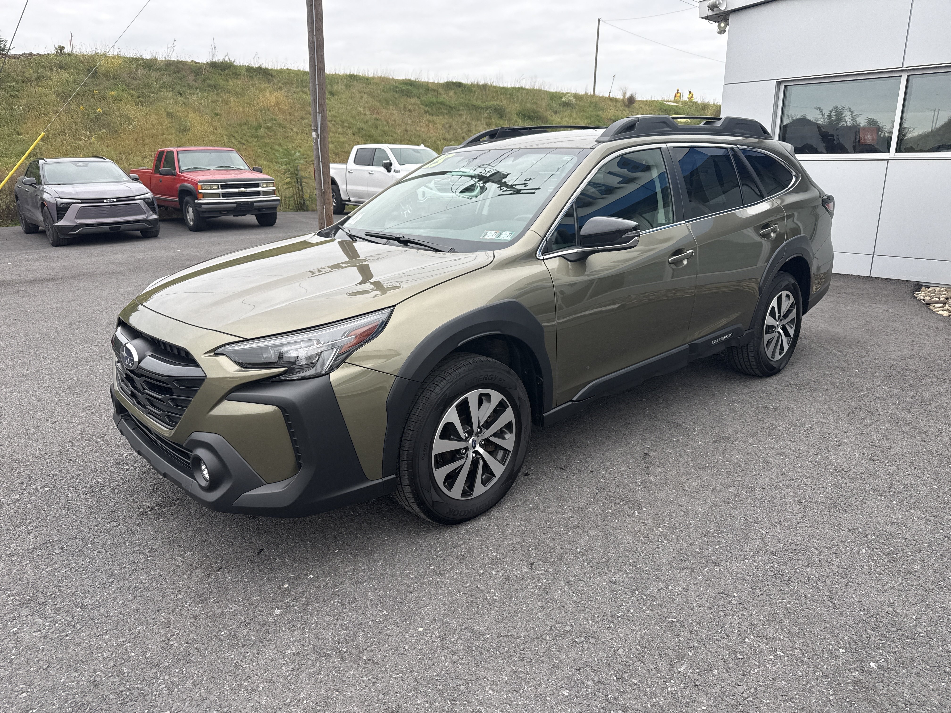 Used 2025 Subaru Outback Premium AWD/4WD image 7