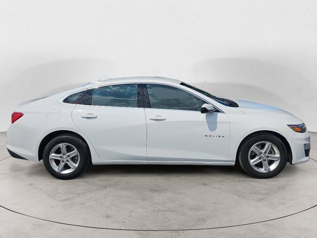 Used 2023 Chevrolet Malibu LT FWD image 2