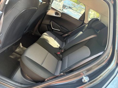 Used 2025 Kia Soul LX w/ LX Technology Package FWD image 23